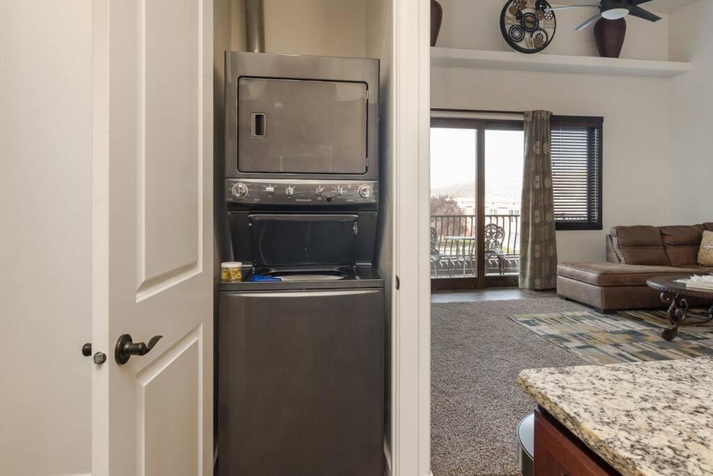 Luxury Downtown Rental - La Dolce Vita Villa #3 Moab Luaran gambar