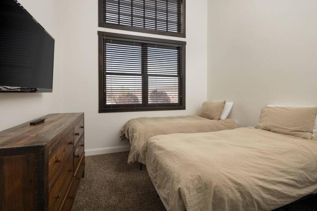 Luxury Downtown Rental - La Dolce Vita Villa #3 Moab Luaran gambar