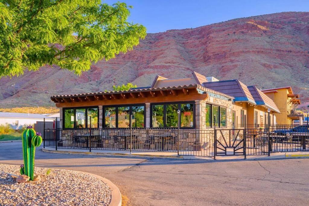 Luxury Downtown Rental - La Dolce Vita Villa #3 Moab Luaran gambar